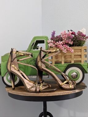 NIB Louise Et Cie Lo-kreeli Gold Snake-Print Strappy Heels